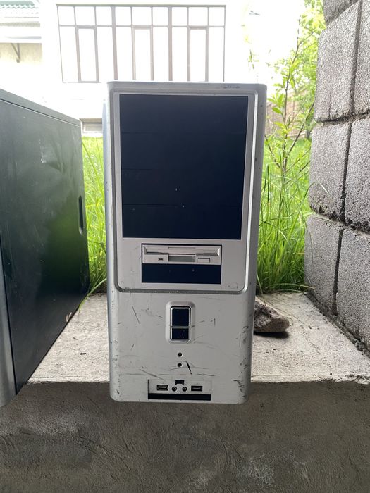 Продам оргтехнику, 5 мониторов и 2 системника селерон