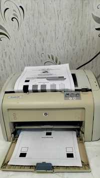Принтер HP 1018 в хорошем состоянии с картриджем, обслужен