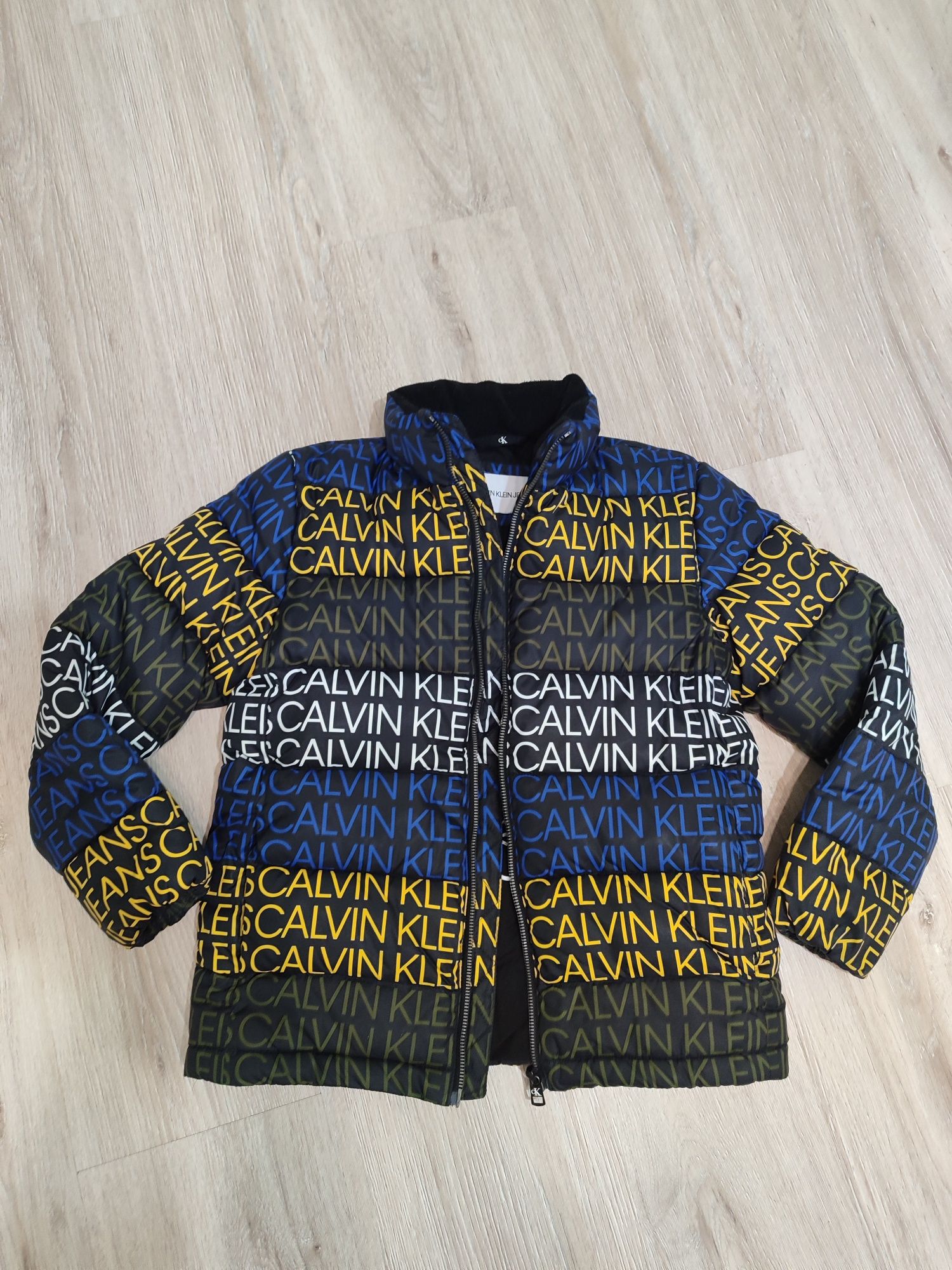 Продам куртку Calvin Klein оригинал