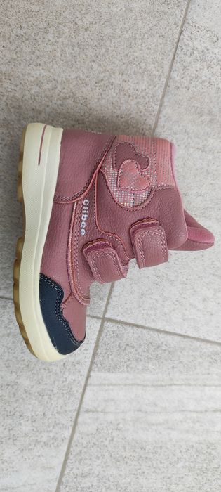 Зимни боти 24 номер и подаръци