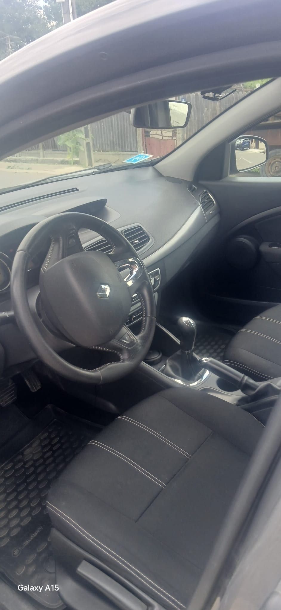 Mașină Renault fluence