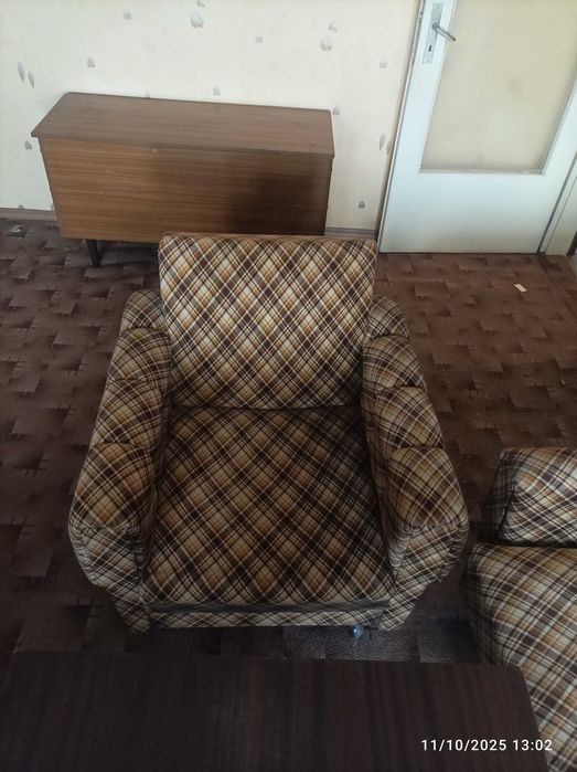 ПРОДАВАМ мека мебел и секция към нея