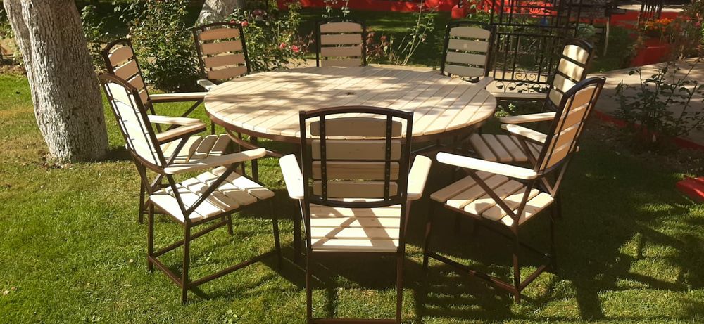 Masa + scaune, gradina.