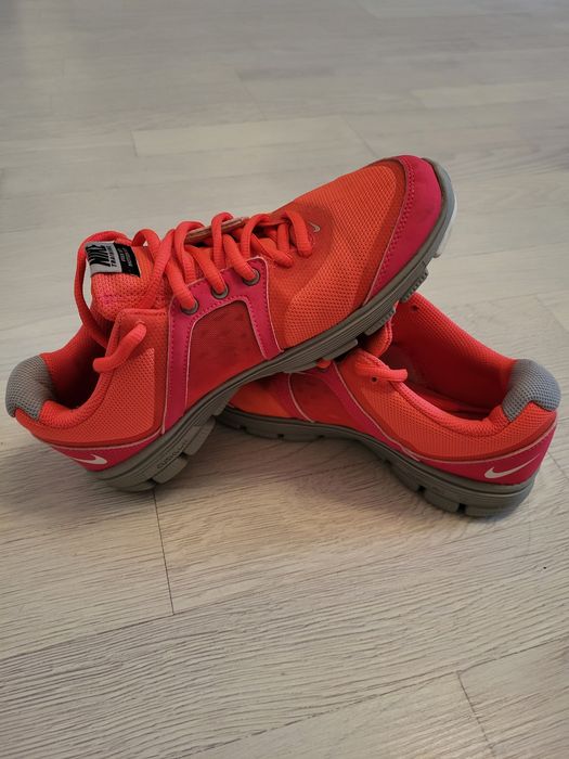 Adidași damă Nike training