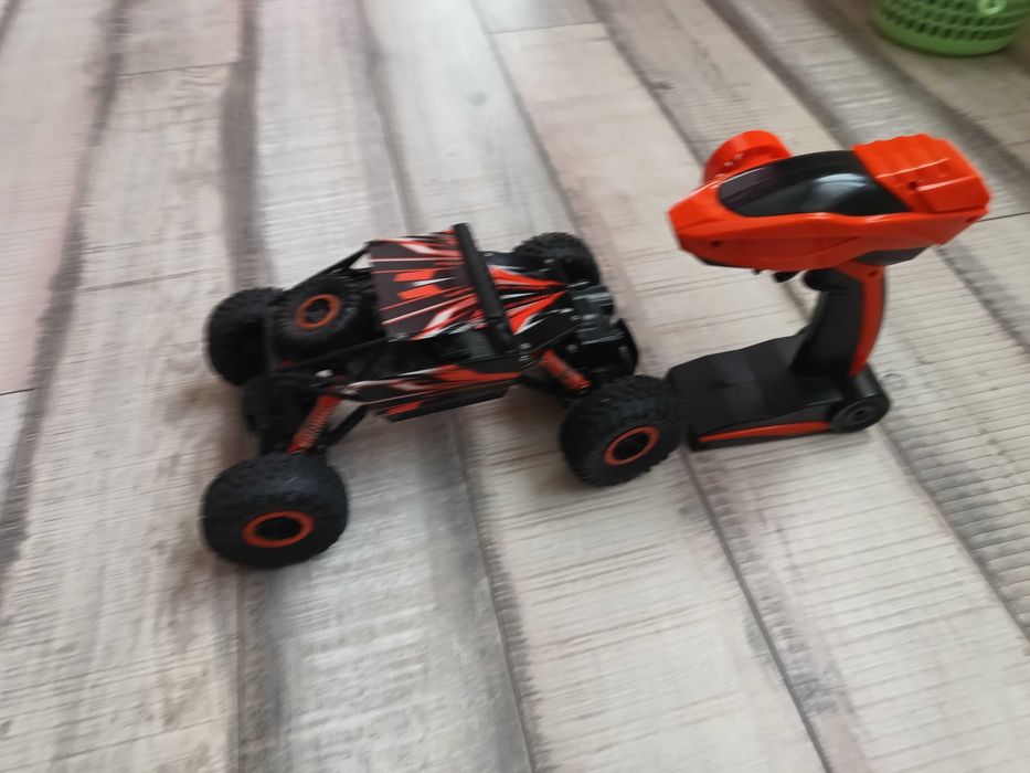 Продавам детска играчка-бъги с дистанционно