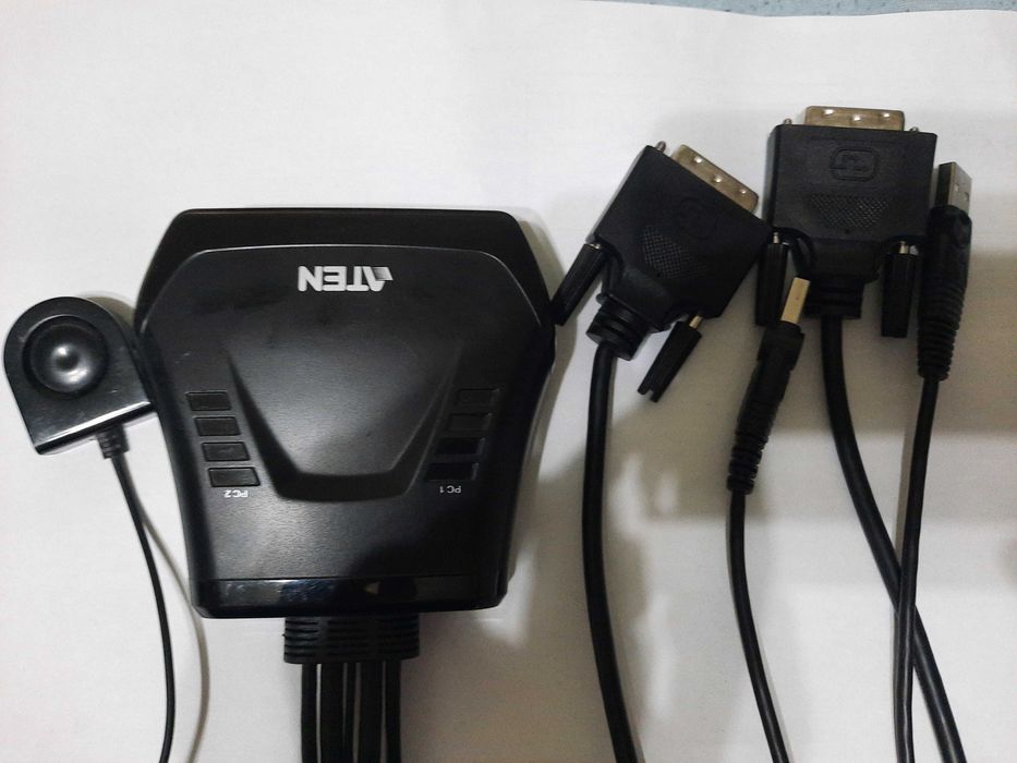 Comutator Video 2 PC-uri - DVI cu 2-PORTURI USB Model CS22D