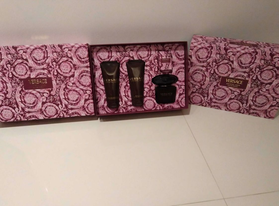 VERSACE-CRYSTAL NOIR 90ml EDP+5ml EDP+100ml lotiune corp+100ml Gel dus