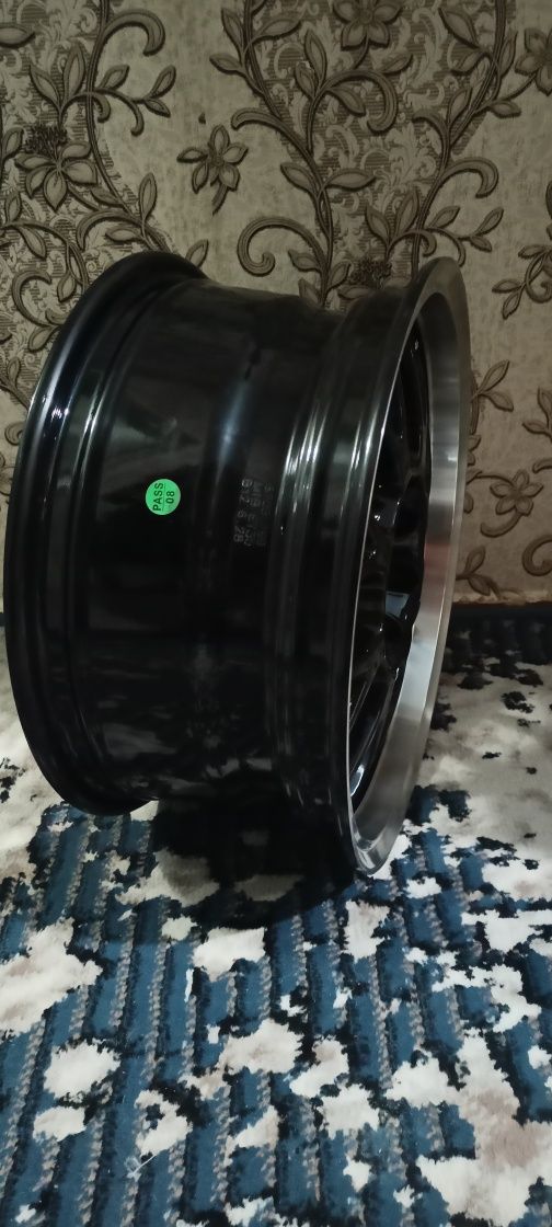 Продаются диски R15. Новые.