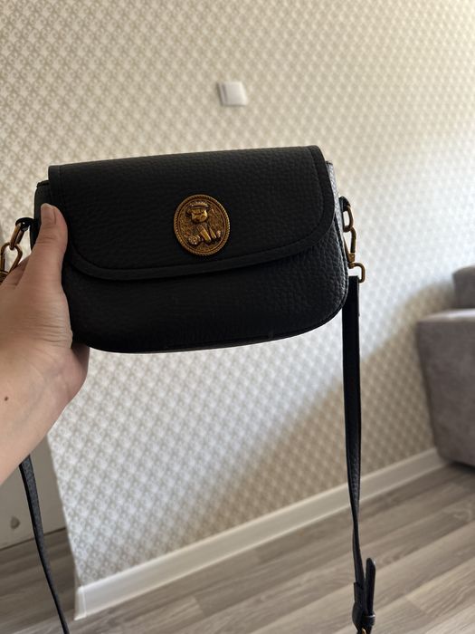 Женская кожа через плечо