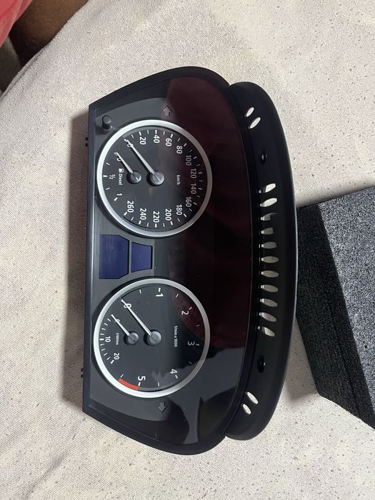 Ceasuri bord bmw e60 si navigatie mica