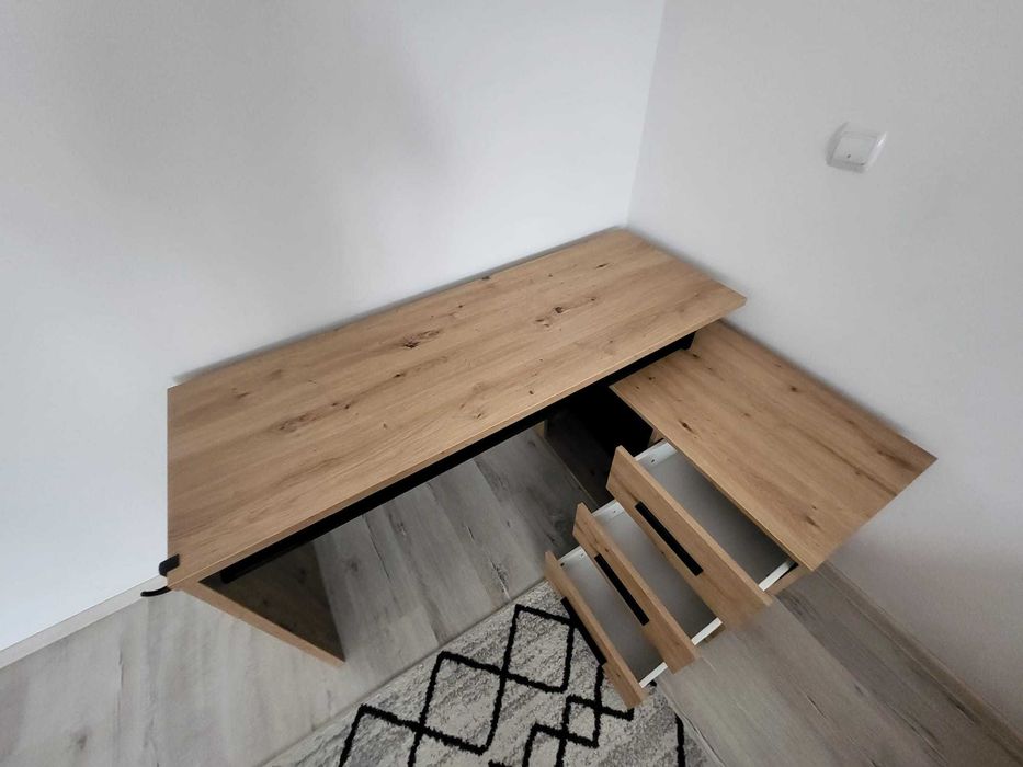 Birou pe colt Arhimed