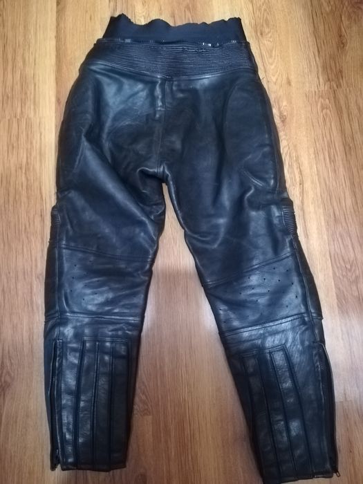 Дамски кожен мото панталон 40L