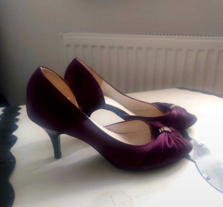 Pantofi eleganti, marimea 35, mov inchis.