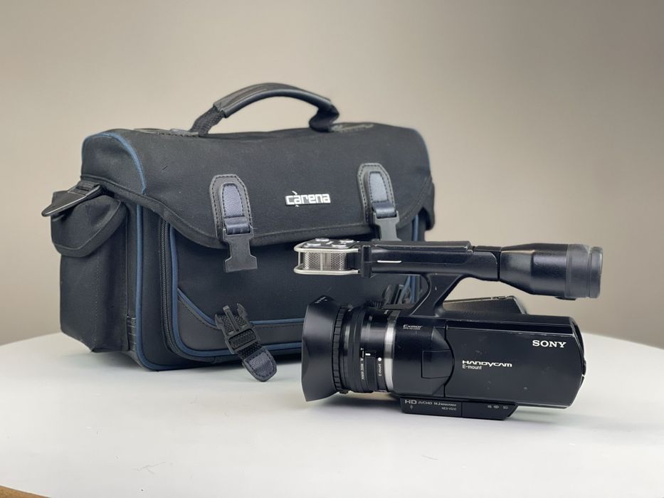Видеокамера Sony NEX-VG10