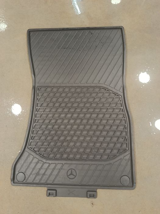 Оригинални гумени стелки за Мерцедес-Бенц S-класа  къса база. Използва