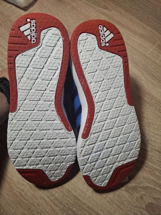 Маратонки adidas 33 номер