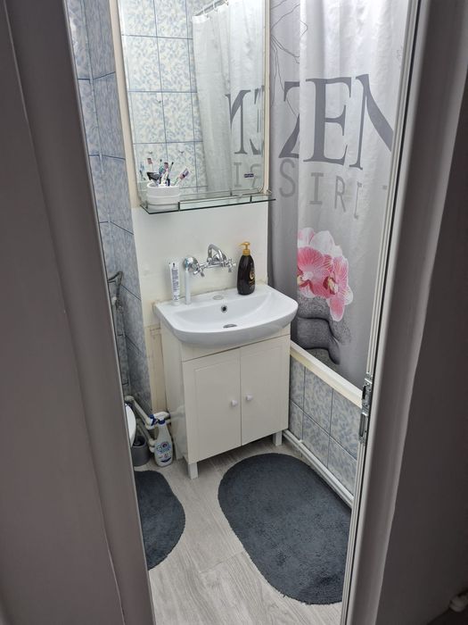 Vând apartament cu 4 camere