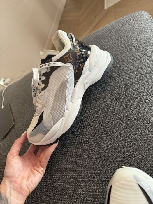 Обувки Louis Vuitton.   .