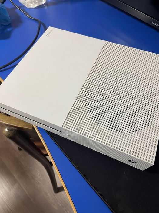 Xbox one s vând urgent !