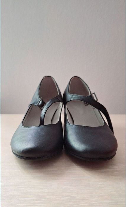 Pantofi negri cu toc