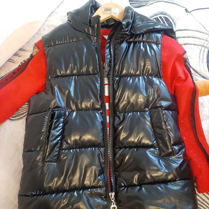 Продам утепленную жилетку на девочку