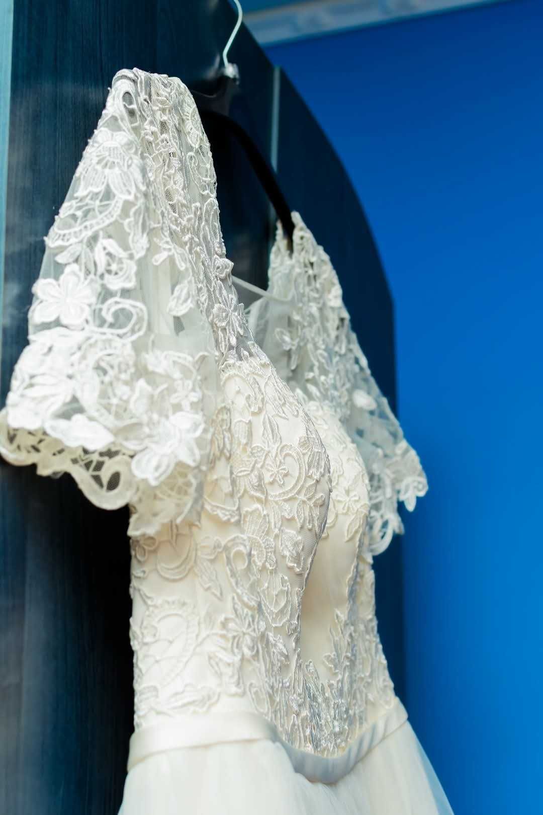 Vand Rochie de Mireasa marimea M!!!Pentru mai multe detalii in privat.