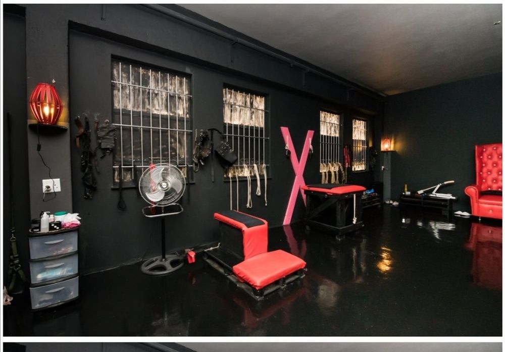 Mobilier metalic Bdsm, Fetish, Airb&B, Videochat