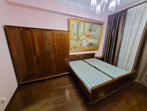 Продам спальный гарнитур из красного дерева, Германия