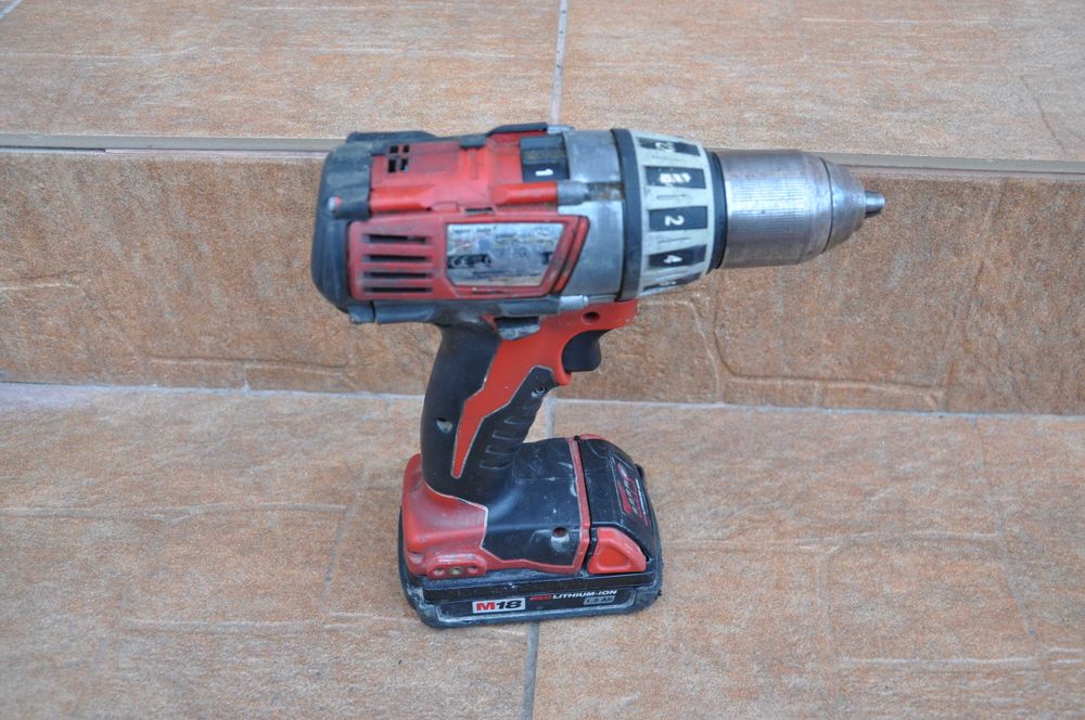 bormasina filetanta  Milwaukee cu acumulator m18