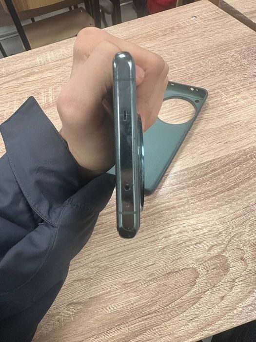 OnePlus 12  есть все коробка блок , зарядка бумажки версия Индия