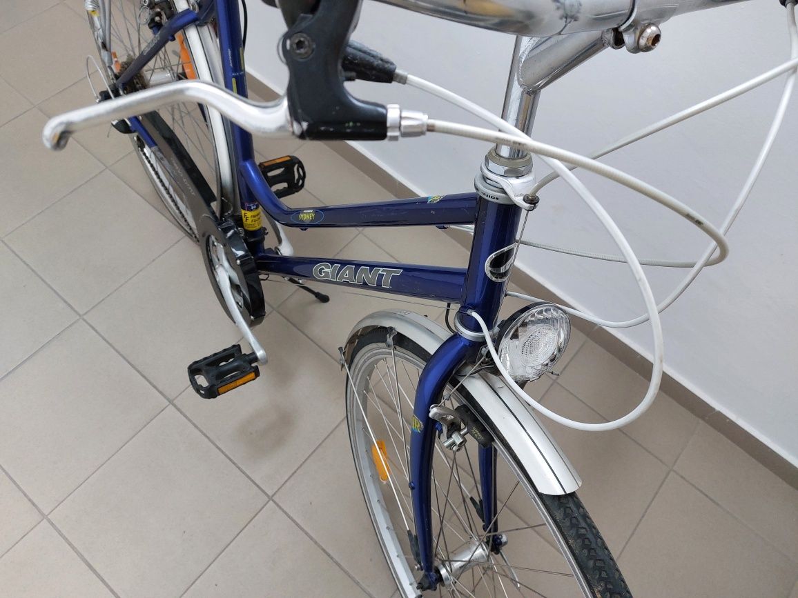 Bicicleta Giant roti 28" cadru dama,  usoara, stare excelenta