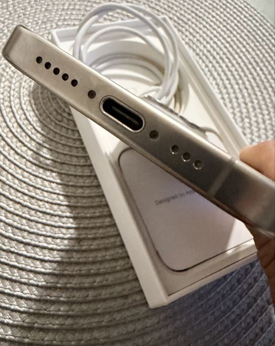 iPhone 15 Pro 256GB – Impecabil + 4 Huse Cadou, Full Box