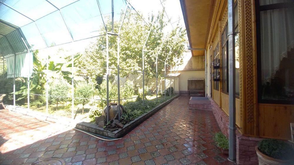 Уй сотилади ер нархида