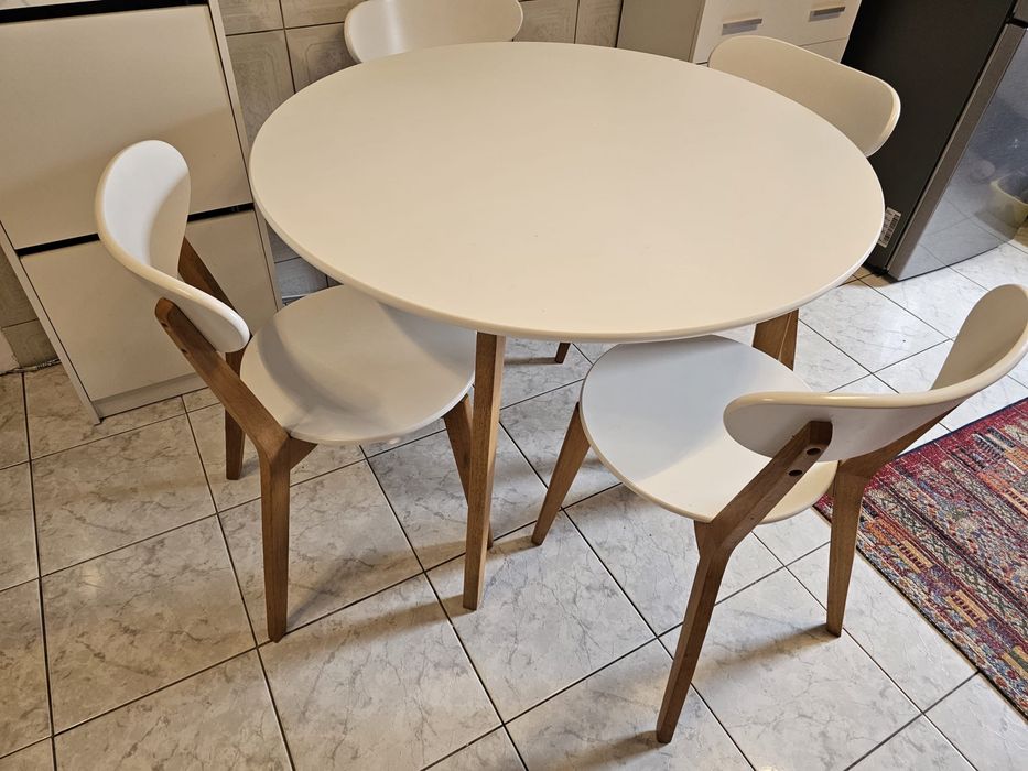 Vand set masa si 4 scaune Jysk