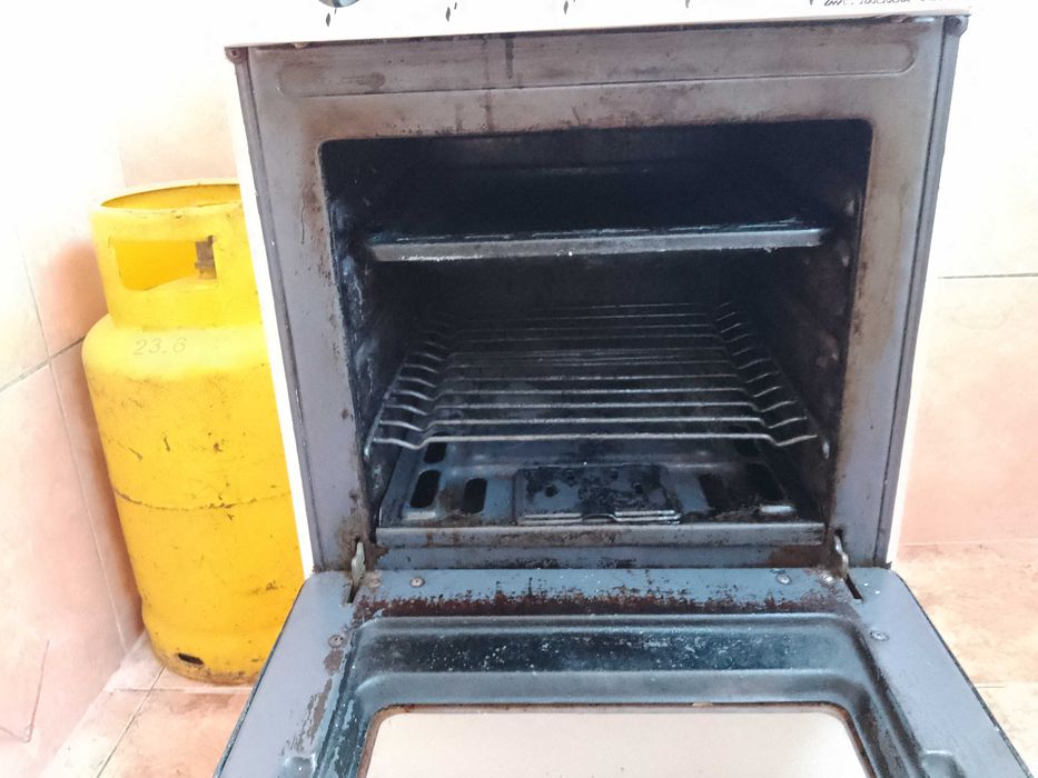 Aragaz Metalica SA pe gaz, cu 4 arzatoare si cuptor - butelie, butelii