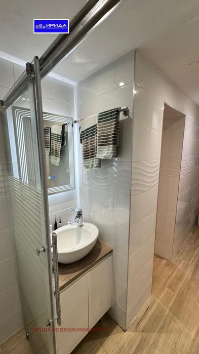 Тристаен обзаведен апартамент в Бели Брези