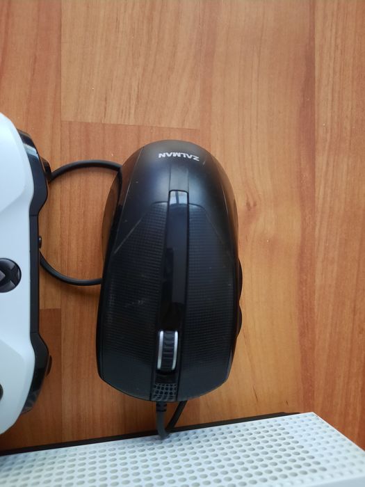 Xbox one s +controler


-