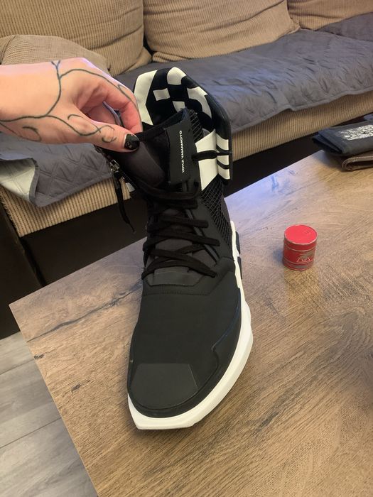 Adidas y-3 noci aproape noi