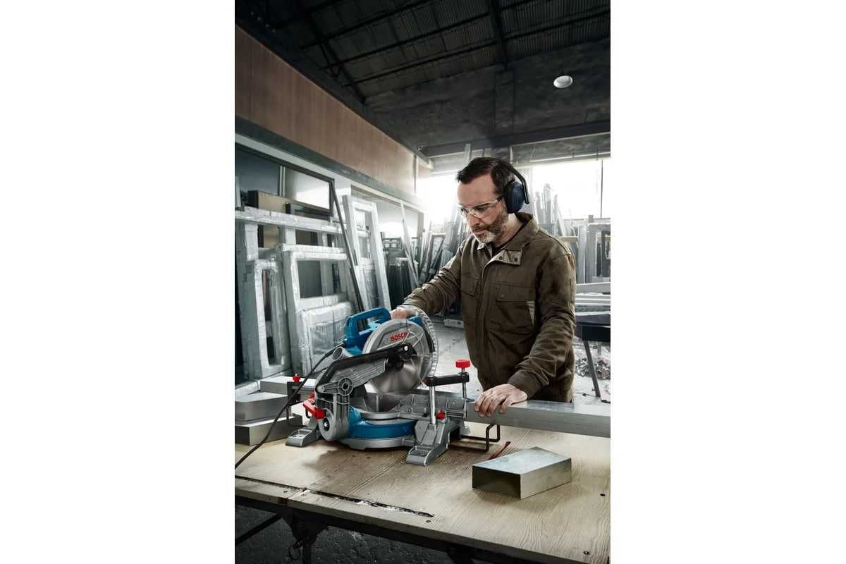 Сетевая торцовочная пила BOSCH GCM 216