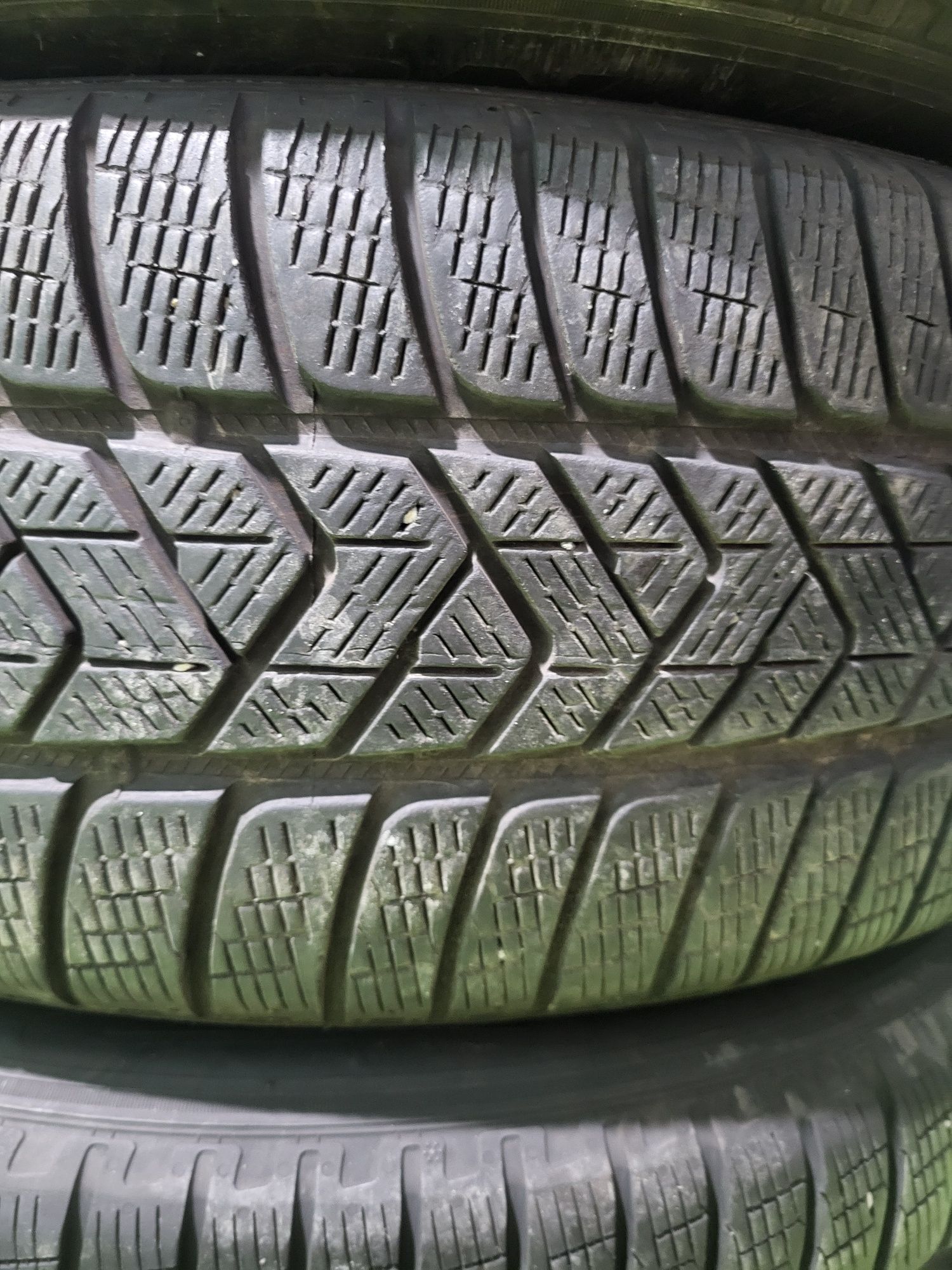 4 бр зимни 235/60/18 дот 22г Pirelli