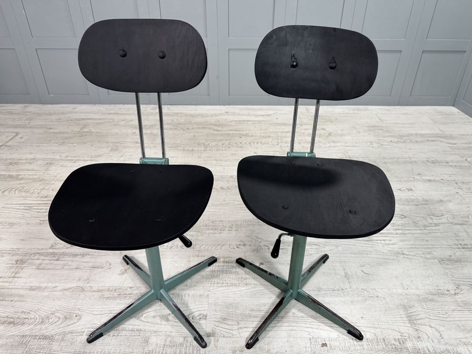 Винтидж индустриални работни столове Р460