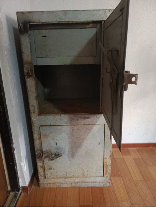 СЕЙФ сотилади мустахкам