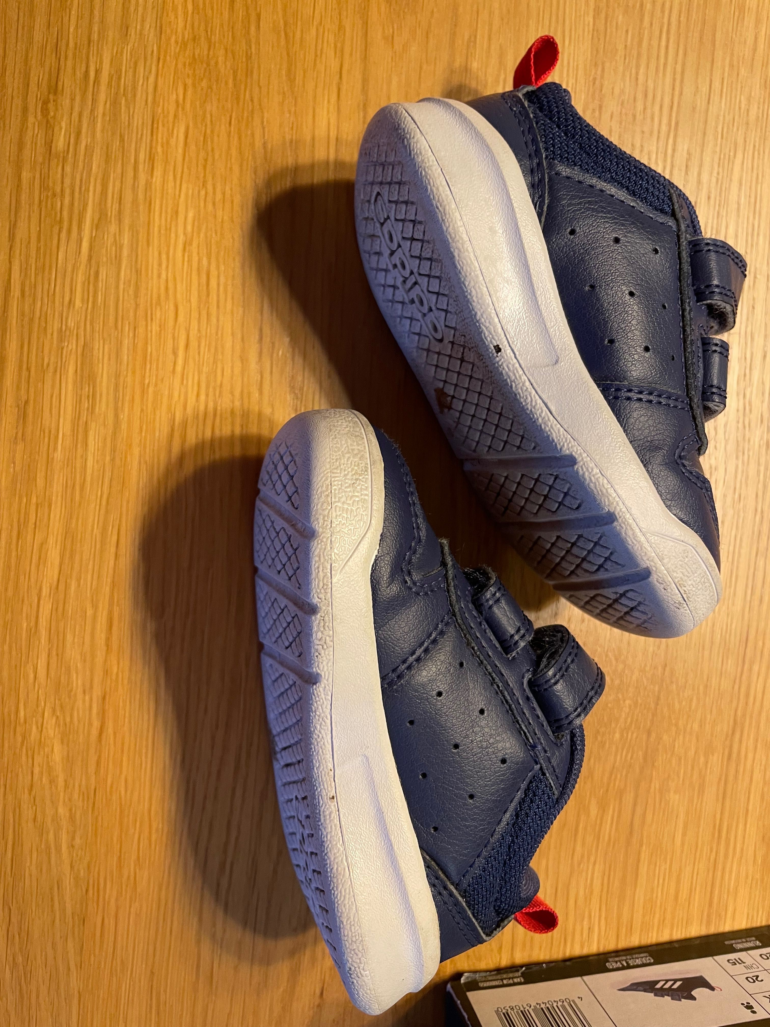 Оригинални маратонки adidas за бебе