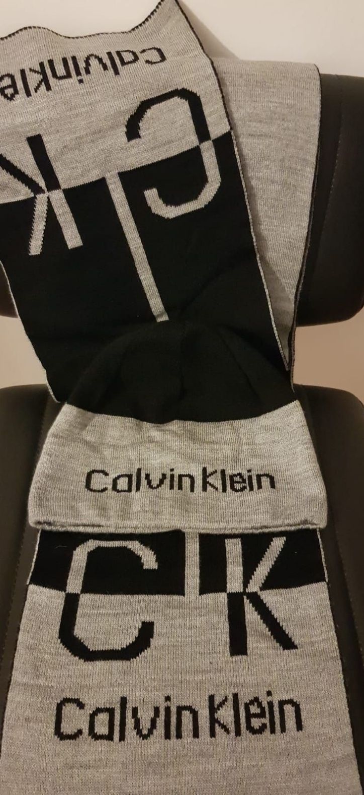 caciula+ fular Calvin Klein