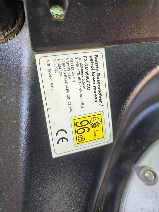 Masina de tuns iarba  benzina