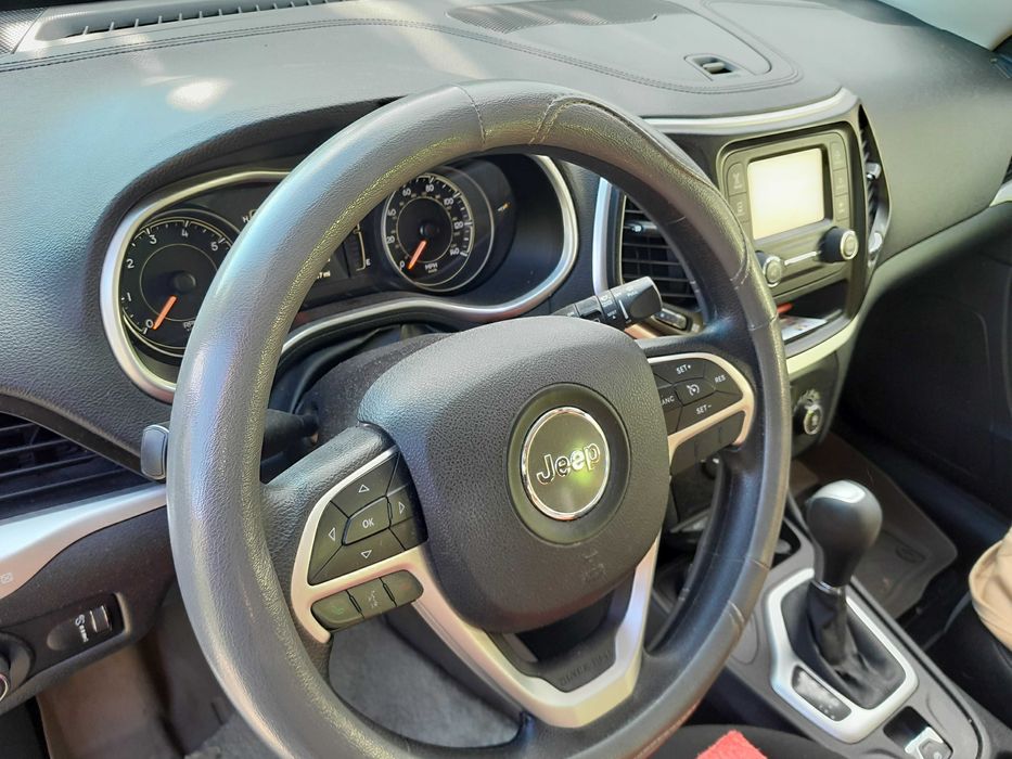 Jepp Cherokee original din SUA , adus de propriatar in Romania