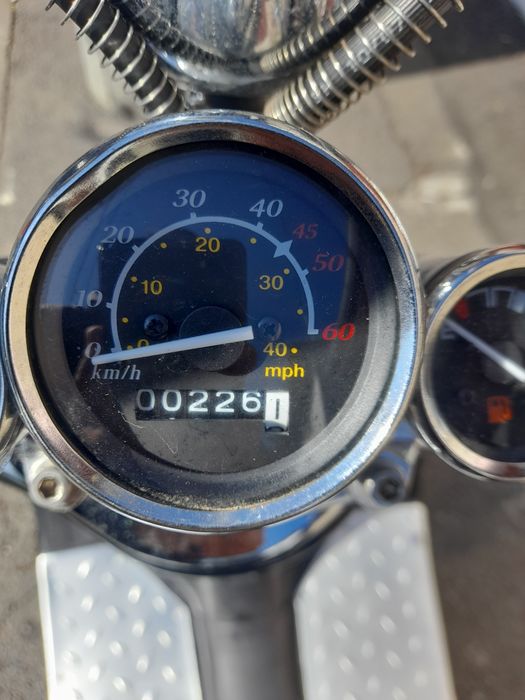 Vând scuter pe benzina cu permis nou 225km