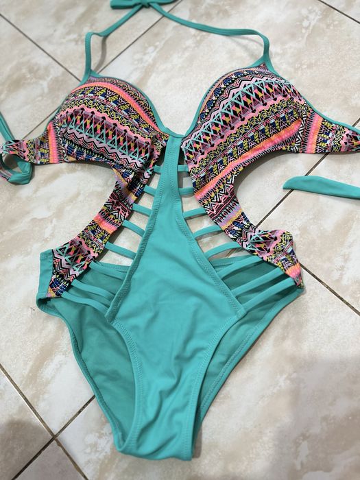 Costum de baie intreg