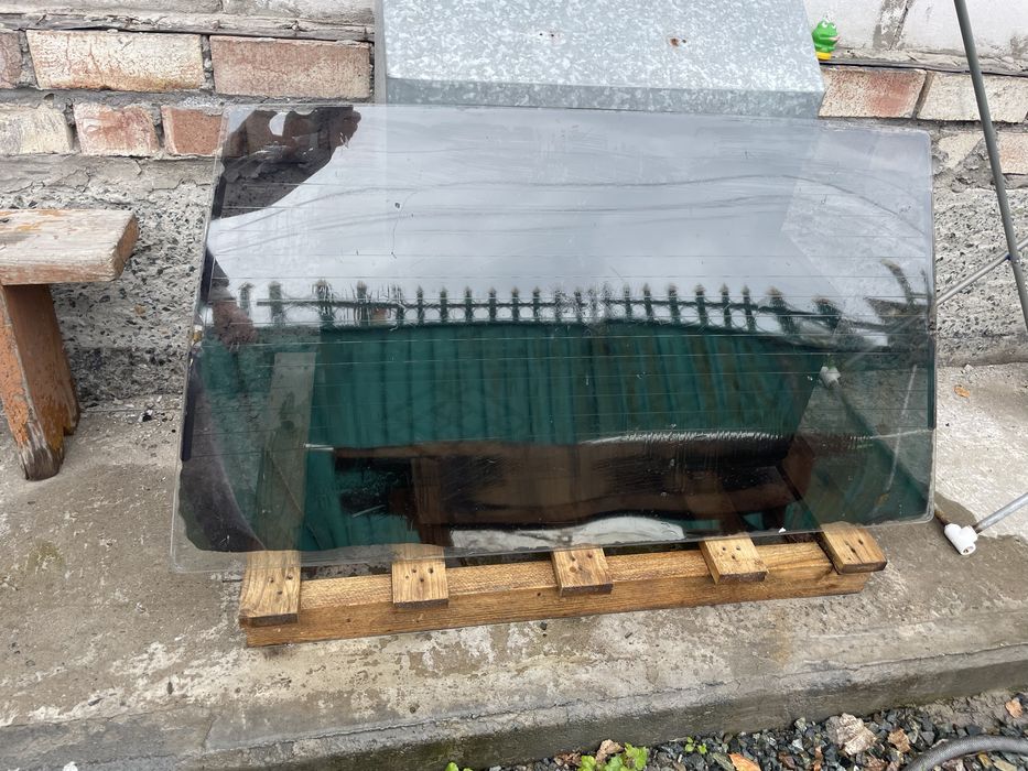 Продам стекло заднее от девятки