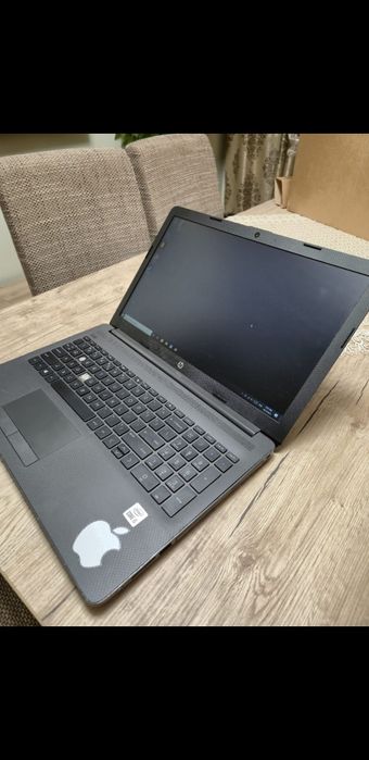 Vând laptop HP de office echipat cu un procesor i5 gen 10 și 8gb ram